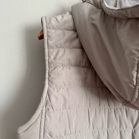 Zara Men’s Gray Quilted Hooded Vest - Picture 6 of 6